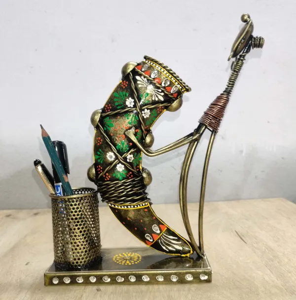 Decorative_Musical_Instrument_Pen_Holder_-_Handcrafted_Metal_Desk_Organizer