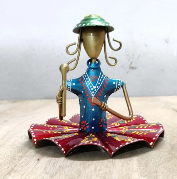 Handcrafted_Metal_Decorative_Figurine_-_Meditating_Woman_With_Staff