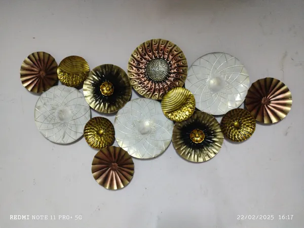 Decorative_Metal_Wall_Art_-_Circular_Floral_Design_Set_(Multicolor)
