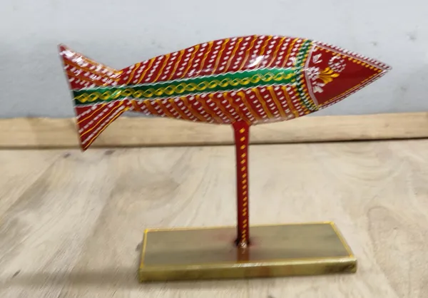 Handcrafted_Decorative_Metal_Fish_Showpiece_With_Brass_Stand