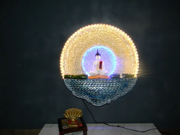 Buddha_Meditation_Led_Decorative_Lamp_With_Circular_Halo_Light