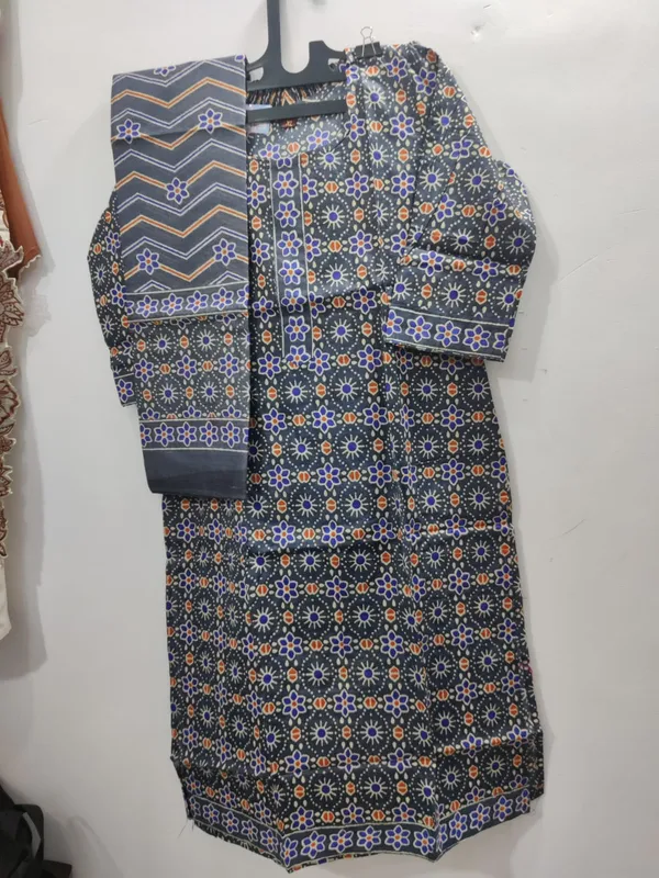 Grey_Geometric_Floral_Print_Cotton_Straight_Kurta_Pant_Set_With_Dupatta_For_Women