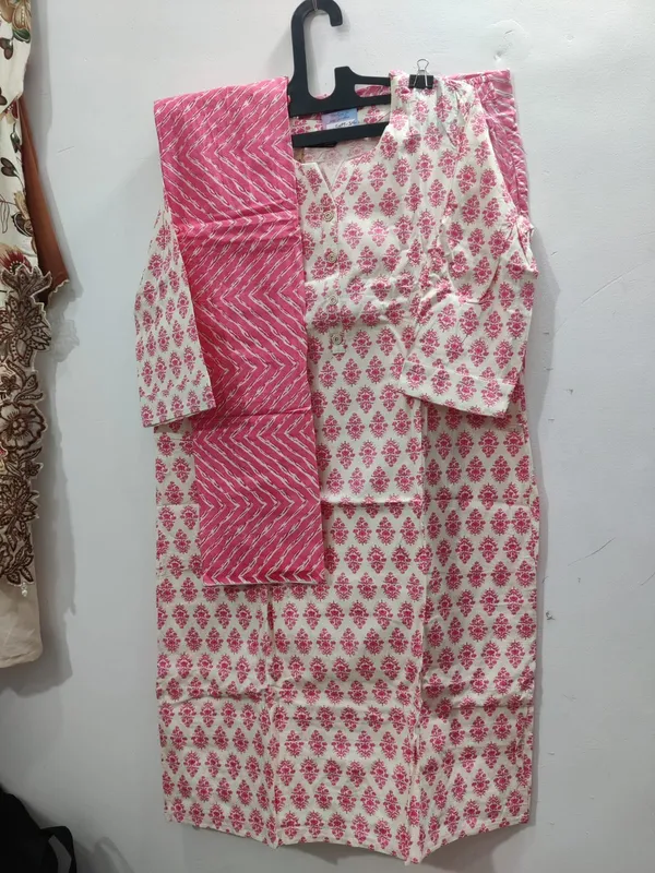 Light_Pink_Block_Print_Cotton_Floral_Kurta_Set_With_Mal_Dupatta_For_Women