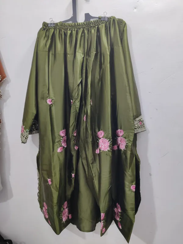 Olive_Green_Floral_Embroidered_Satin_Silk_Farshi_Kurta_Set_With_Dupatta_For_Women