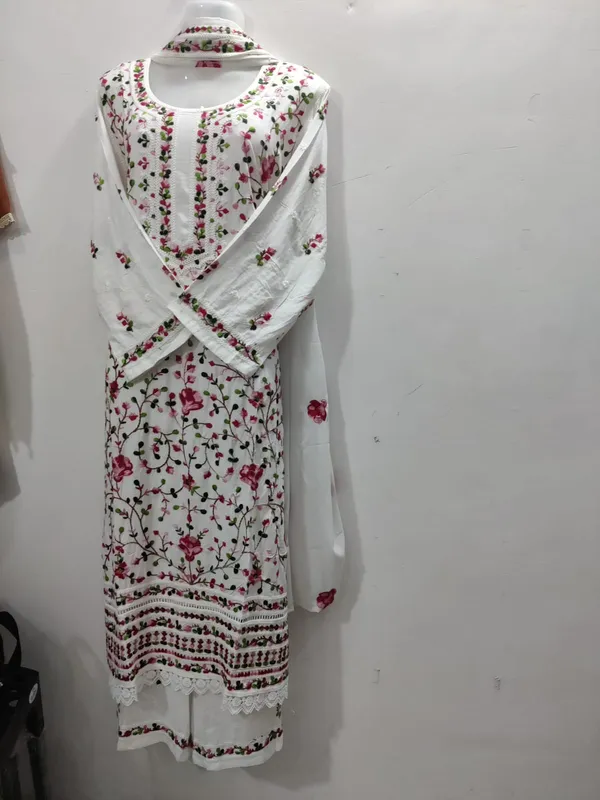 White_Floral_Embroidered_Cotton_Lucknowi_Kurta_Set_With_Dupatta_For_Women