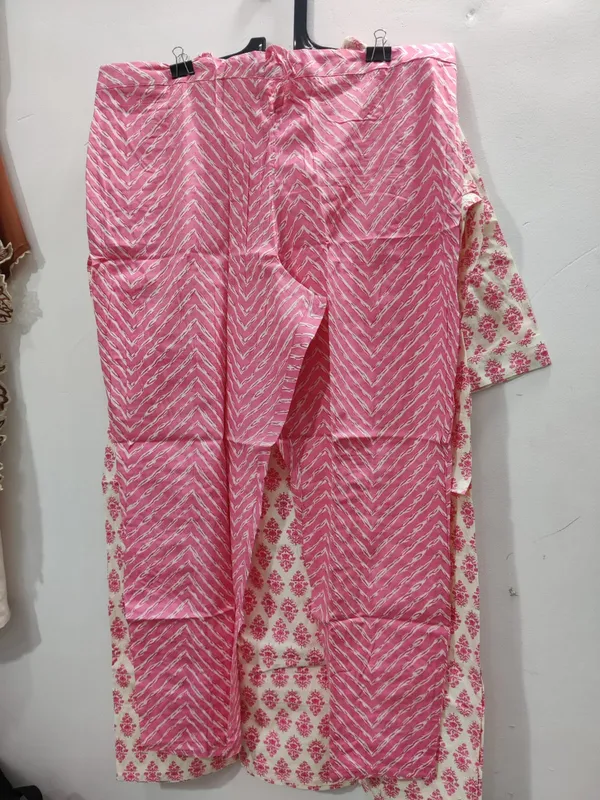 Light_Pink_Block_Print_Cotton_Floral_Kurta_Set_With_Mal_Dupatta_For_Women