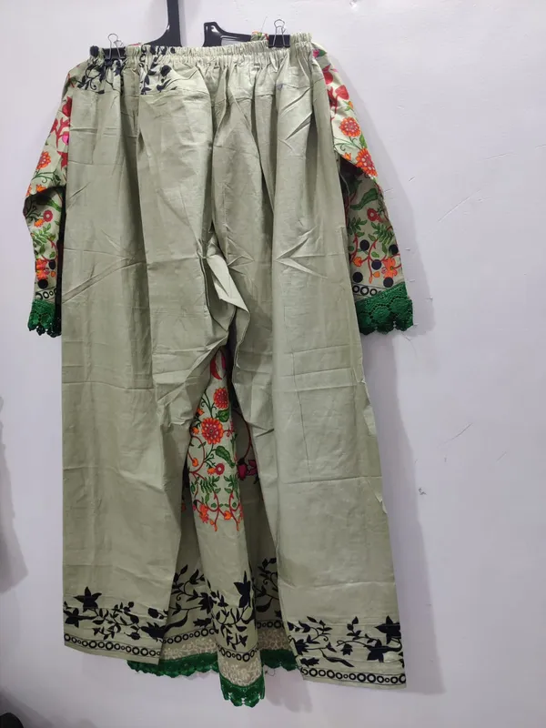 Green_Cotton_Floral_Embroidered_Suit_Set_With_Lace_Border_For_Women