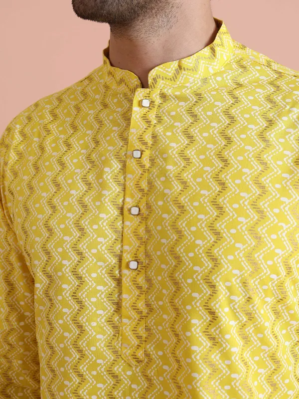 Yellow_Cotton_Blend_Printed_A-Line_Kurta_For_Men