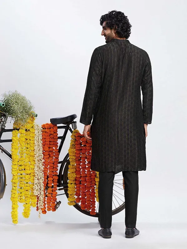 Black_Silk_Blend_Printed_A-Line_Kurta_For_Men