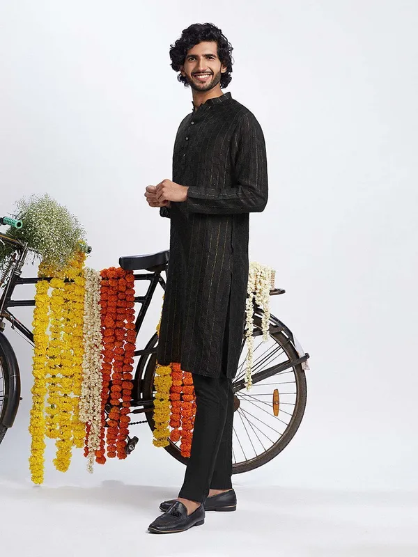 Black_Silk_Blend_Printed_A-Line_Kurta_For_Men