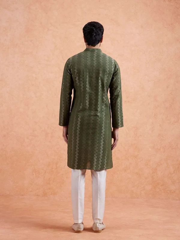 Pink_Cotton_Blend_Printed_A-Line_Kurta_And_Olive_Green_Cotton_Blend_Printed_A-Line_Kurta_For_Men_(Pack_Of_2)