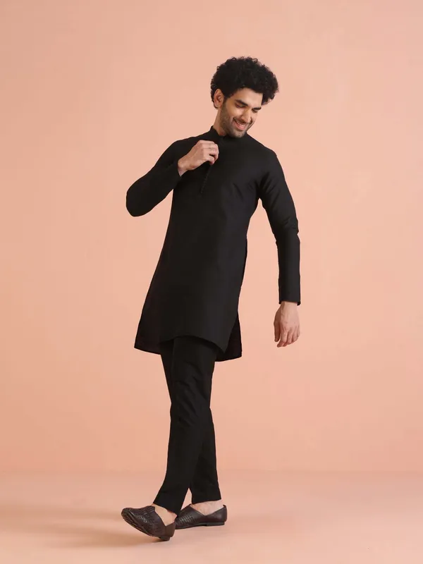 Black_Cotton_Silk_Solid_A-Line_Kurta_For_Men