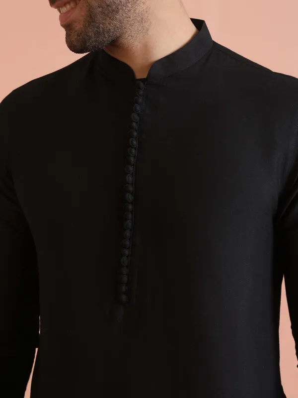 Black_Cotton_Silk_Solid_A-Line_Kurta_For_Men