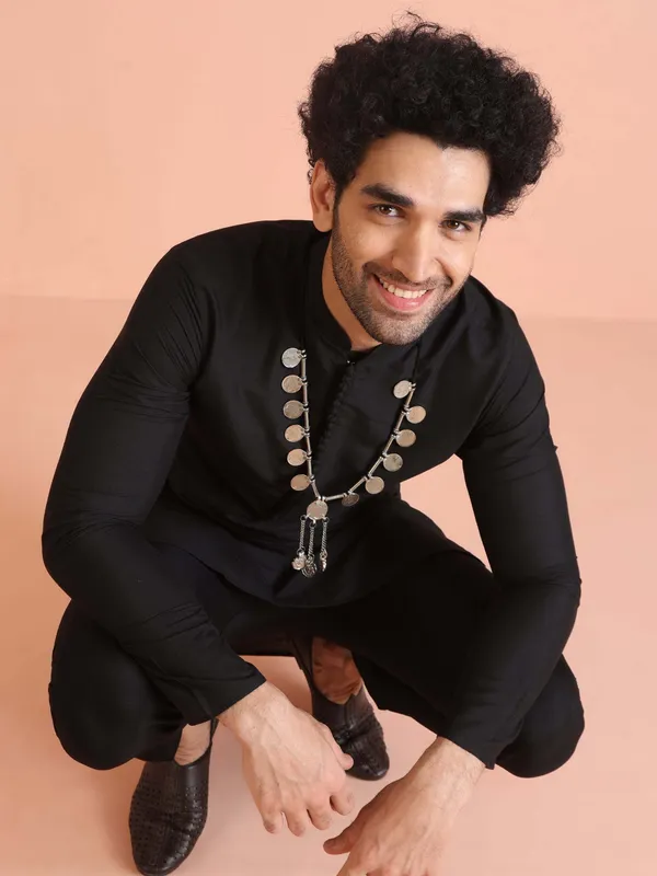 Black_Cotton_Silk_Solid_A-Line_Kurta_For_Men