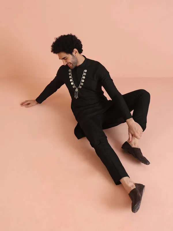 Black_Cotton_Silk_Solid_A-Line_Kurta_For_Men