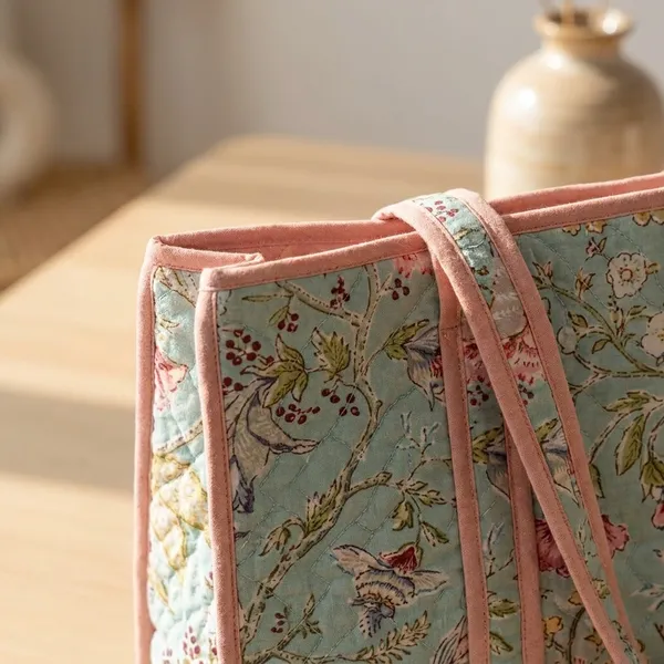 Floral_Print_Quilted_Tote_Bag_With_Handles