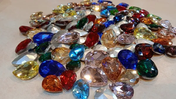 100_pcs_Bulk_Pack_of_Multicolour_Teardrop_Rhinestones_|_18x13mm,_14x10mm