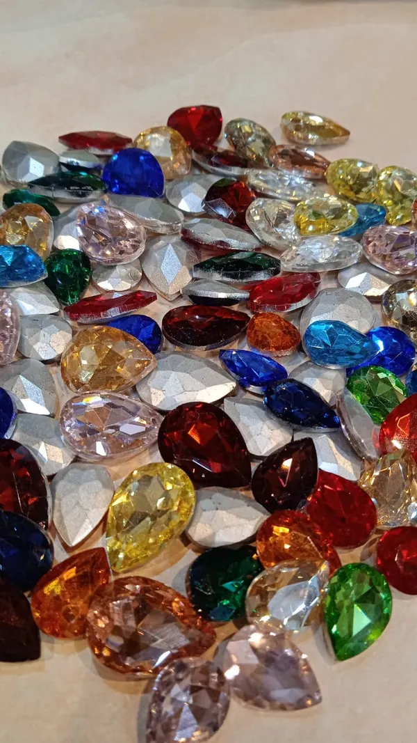 100_pcs_Bulk_Pack_of_Multicolour_Teardrop_Rhinestones_|_18x13mm,_14x10mm
