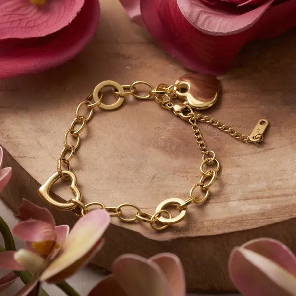 Heart_on_Sleeve_|_Heart_Charm_Gold_Plated_Bracelet_|_1_Piece