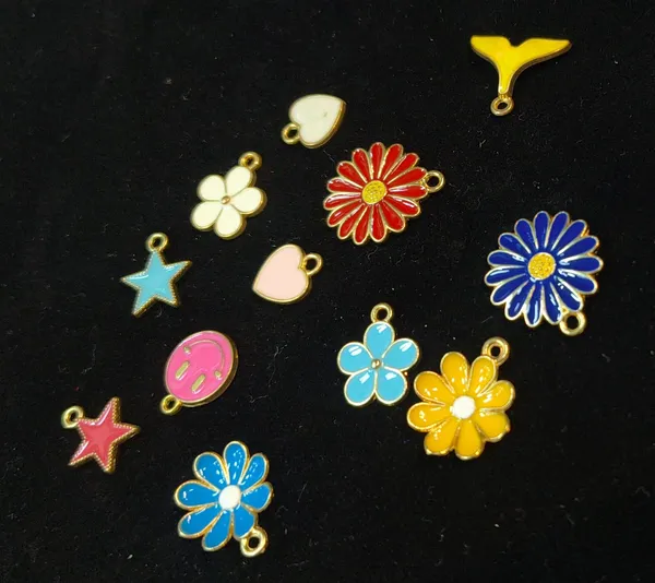 Beads_and_Charms_Bracelet_Making_Kit_|_6_Lines_Jelly_Beads_+_12_Charms_+_Elastic_Cord