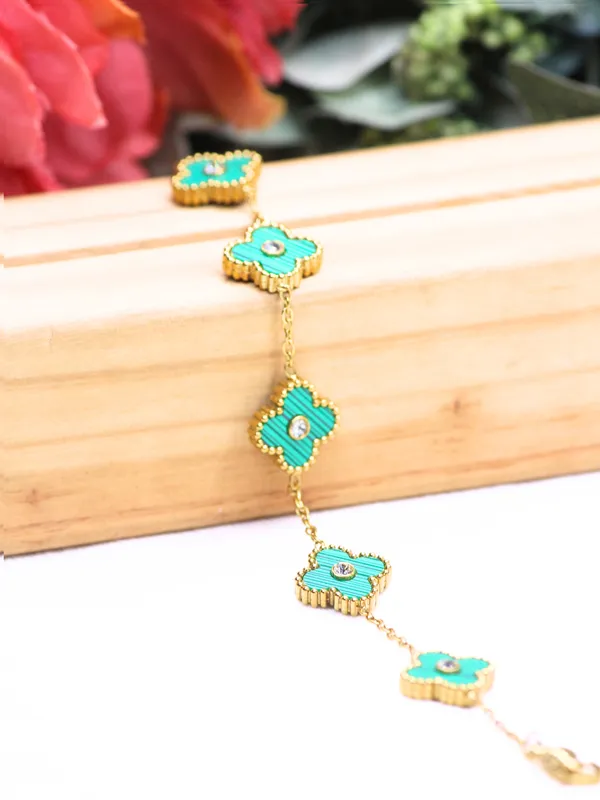 Green_Light_|_Green_Clover_Enamel_Gold_Plated_Bracelet_|_1_Piece