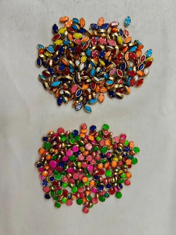 Multicolour_Kundan_Beads_Bulk_Pack_-_3x6mm_Teardrop_&_4mm_Round_|_800_Pcs