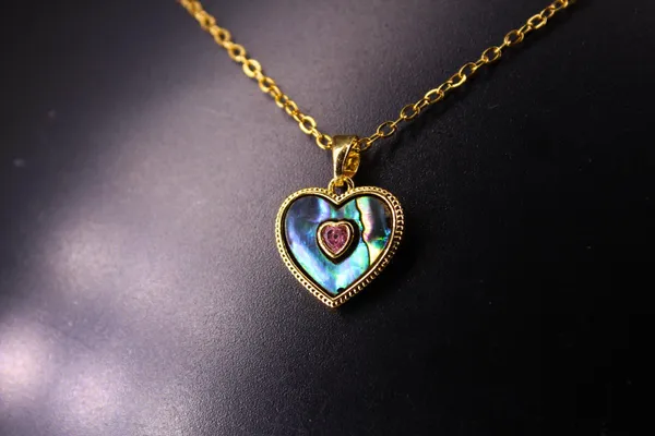 Star_in_the_Heart_|_18K_Gold_Plated_Shell_Heart_Pendant_Necklace_with_Pink_Cubic_Zirconia__|_1_Piece