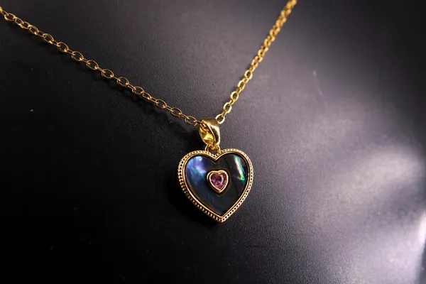 Star_in_the_Heart_|_18K_Gold_Plated_Shell_Heart_Pendant_Necklace_with_Pink_Cubic_Zirconia__|_1_Piece