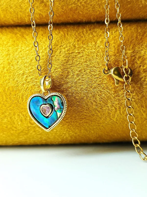Star_in_the_Heart_|_18K_Gold_Plated_Shell_Heart_Pendant_Necklace_with_Pink_Cubic_Zirconia__|_1_Piece