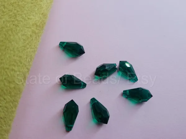 Genuine_Swarovski_Green_Teardrop_Charm_Beads_|_5.5mm_|_4_Pcs