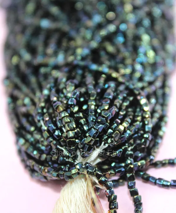 Green_Iris_Seed_Beads_2Mm_|_1_Bunch