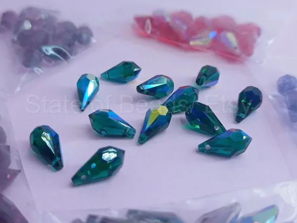 Swarovski_Green_Teardrop_Drop_Charms_11_5.5Mm_Side_Drill|_4_Pieces