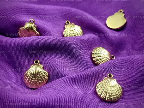 18K_Gold_Plated_Scallop_Shell_Charm_|_1_Piece