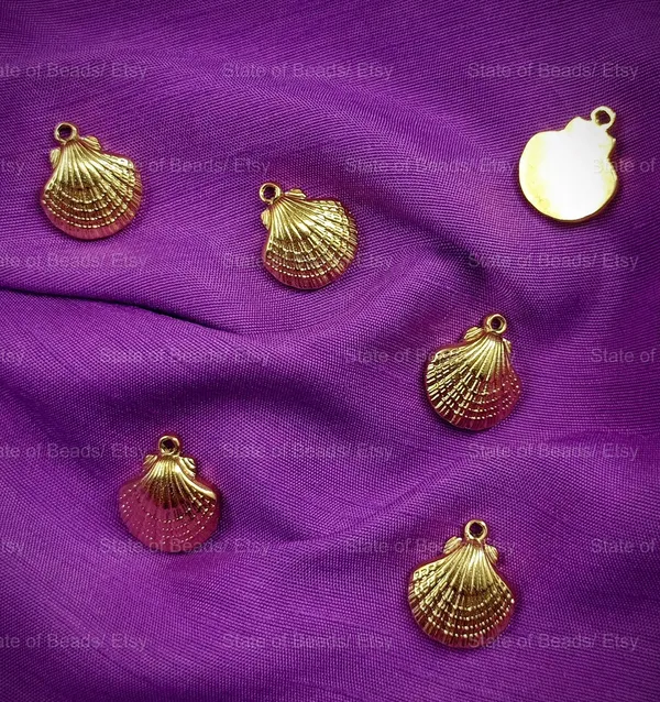 18K_Gold_Plated_Scallop_Shell_Charm_|_1_Piece