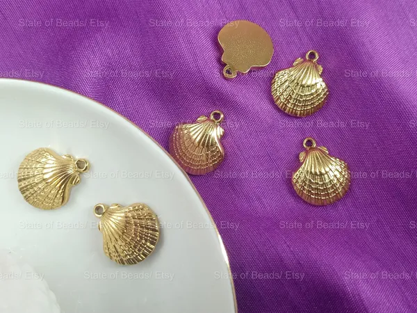 18K_Gold_Plated_Scallop_Shell_Charm_|_1_Piece