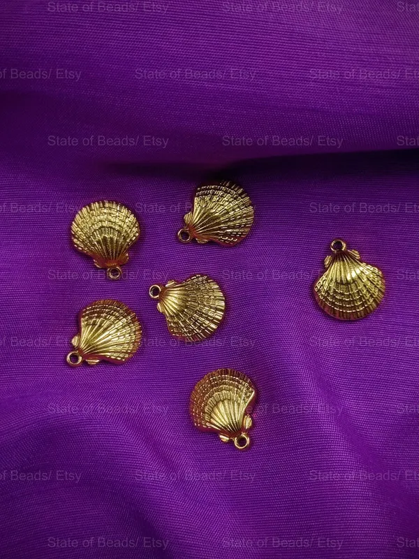 18K_Gold_Plated_Scallop_Shell_Charm_|_1_Piece