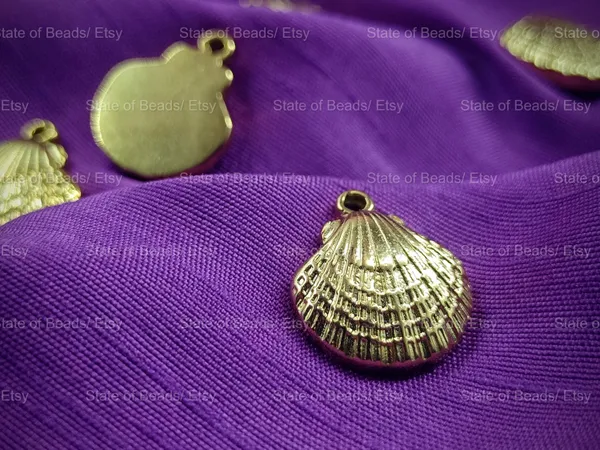 18K_Gold_Plated_Scallop_Shell_Charm_|_1_Piece