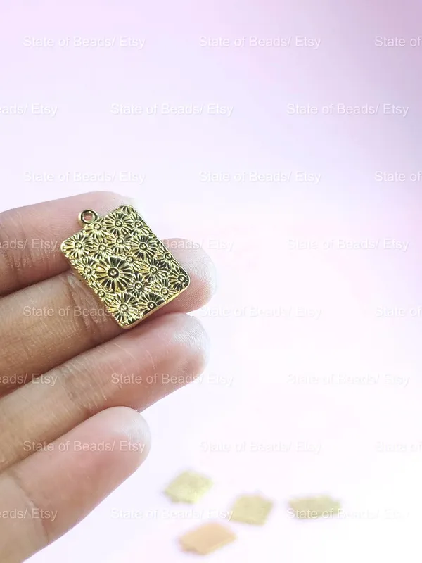 Gold_Brass_Hammered_Daisy_Flower_Charms_|_15mm_|_Pack_of_5