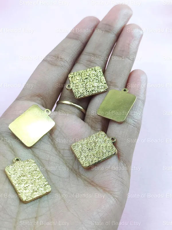 Gold_Brass_Hammered_Daisy_Flower_Charms_|_15mm_|_Pack_of_5