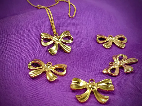Knot_Sorry_|_18K_Gold_Plated_Bow_Charm_Pendant_Necklace__|_20mm_|_1_Piece