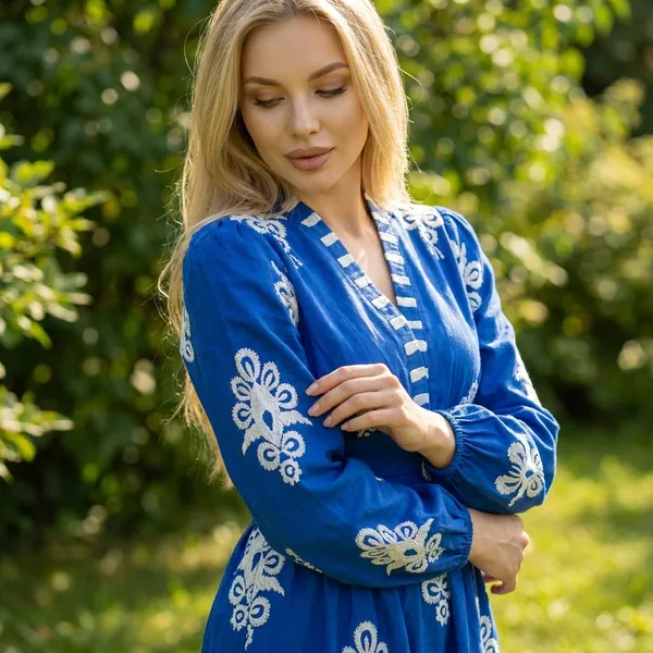 Blue_And_White_Embroidered_Floral_Dress_With_Long_Sleeves
