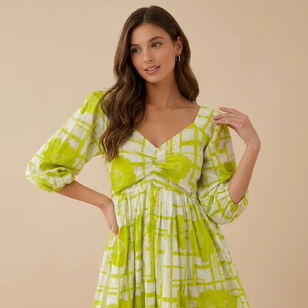 Green_Geometric_Print_Fit_And_Flare_Dress_With_Puff_Sleeves