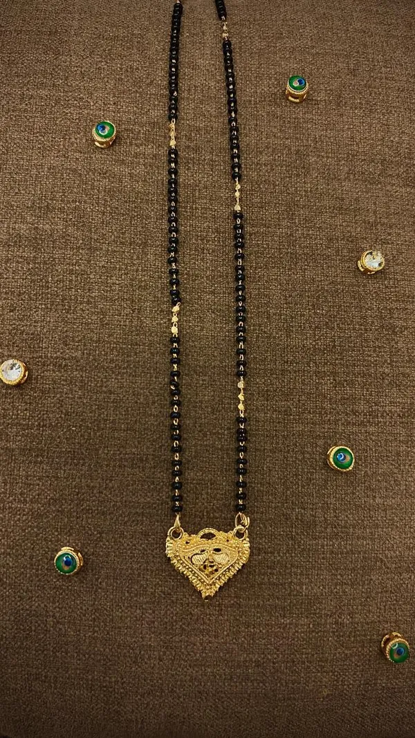 Black_Beaded_Short_Mangalsutra_Necklace_with_Golden_Heart_Pendant