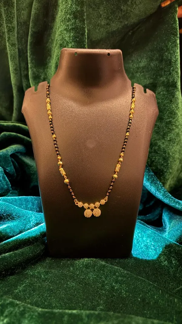 Jui_Short_Mangalsutra_with_Diamond_Pendant
