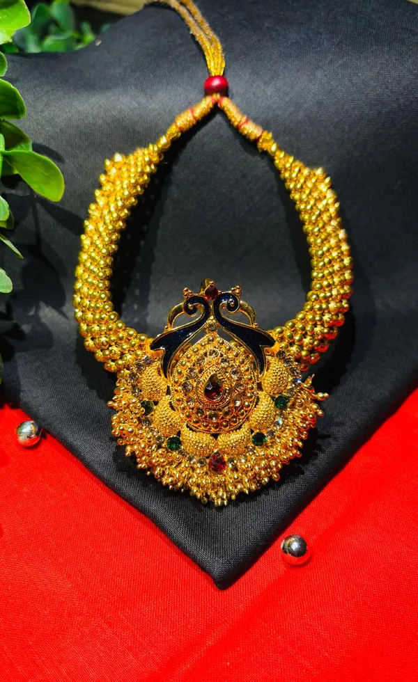 Traditional_Gold-Toned_Morni_Tushi