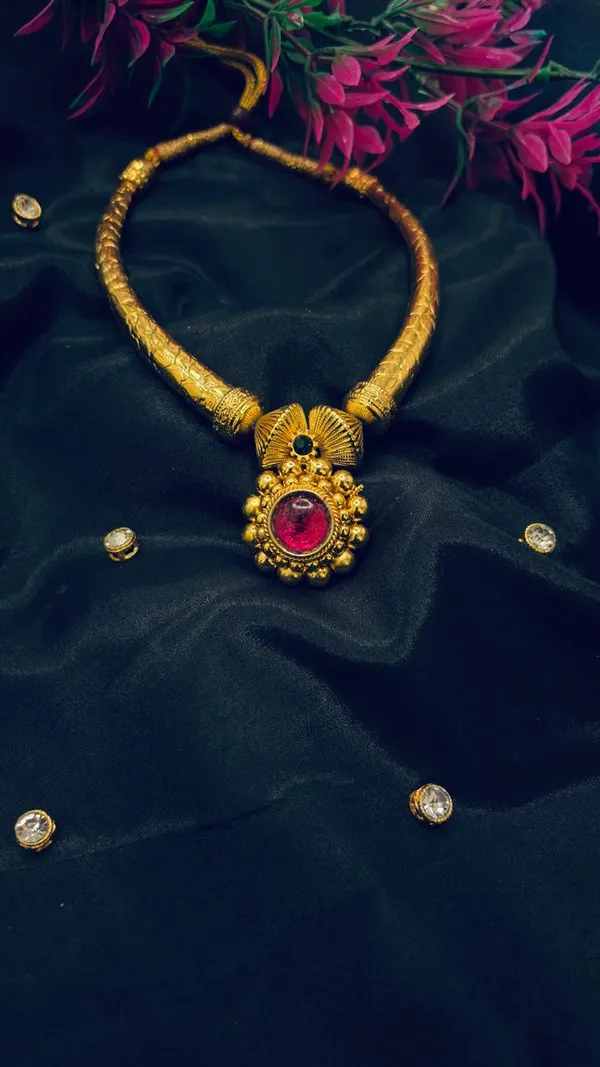Traditional_Gold-Toned_Maharani_Choker