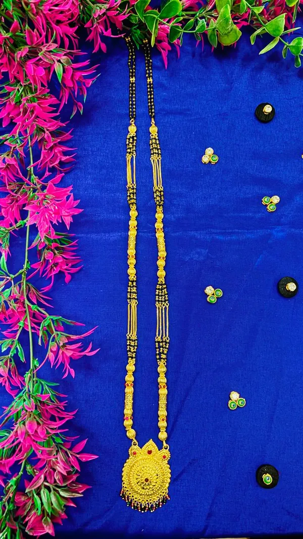 Traditional_Gold-Toned_Yuvrani_Long_Mangalsutra
