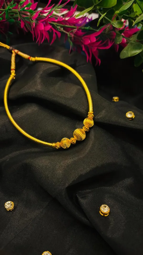 Traditional_Gold-Toned_Beaded_Indrani_Tushi