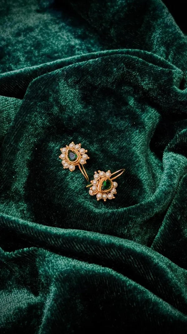 Gold-Toned_Green_Stone_Roop_Bugdi
