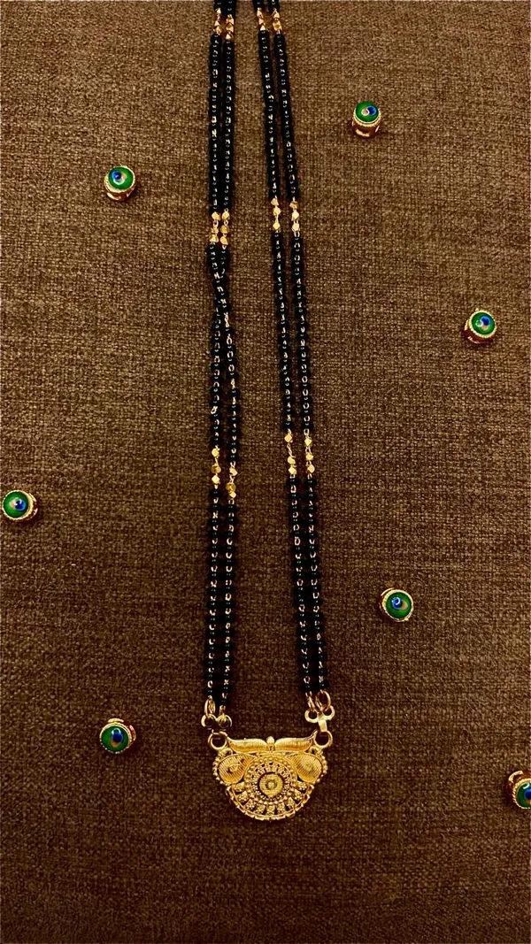 Traditional_Black_Beaded_Short_Mangalsutra_with_Gold_Pendant
